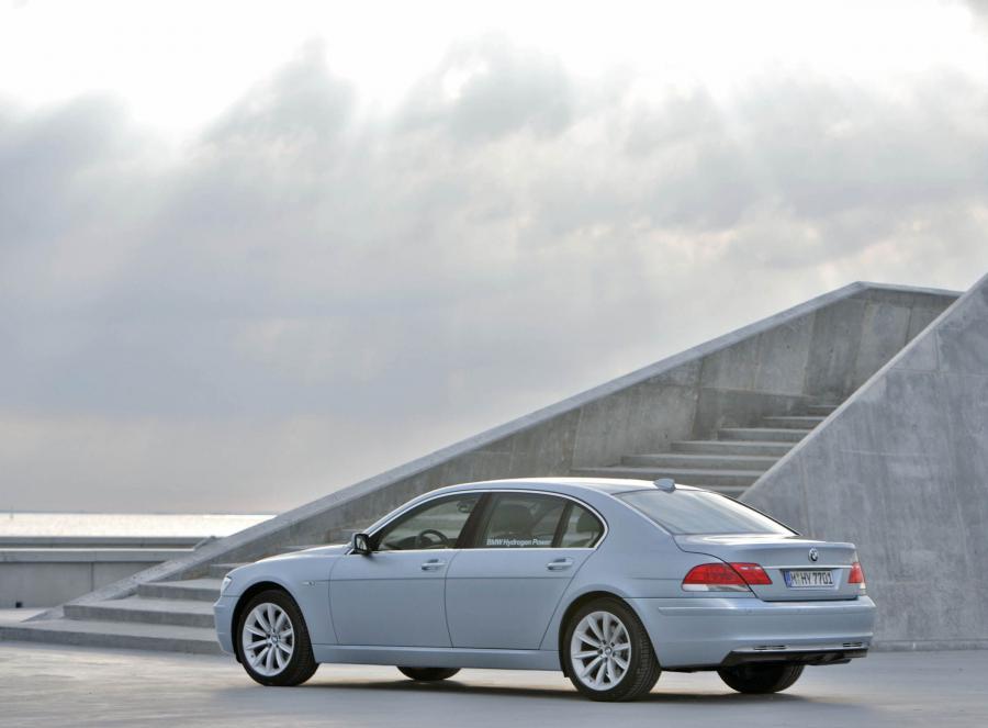  BMW Hydrogen 7 2006 года  (фото 40 из 73)